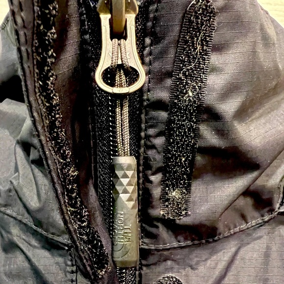 North Face Windbreaker - Picture 3 of 9